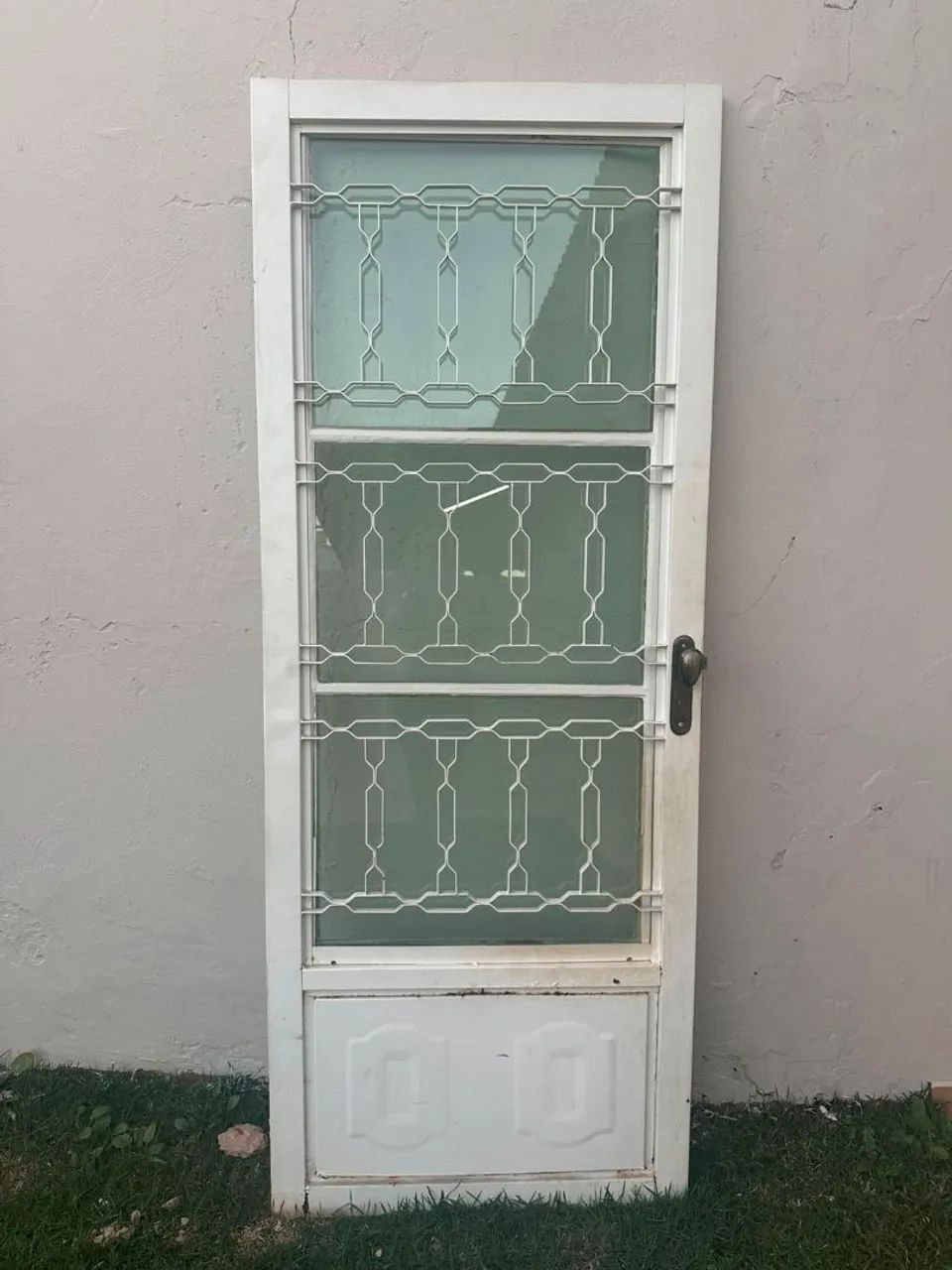 Cadeiras de ferro e porta de ferro - Foto 3