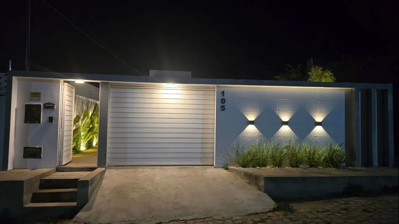 Casa Moderna c/ Energia Solar no Luar de Carmen Lêda