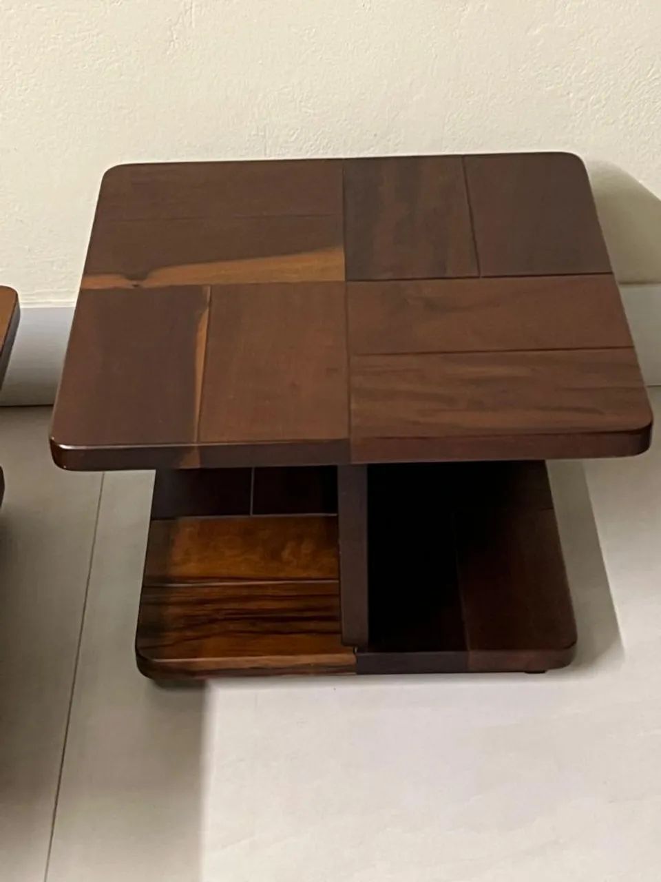 Mesa lateral embuia 