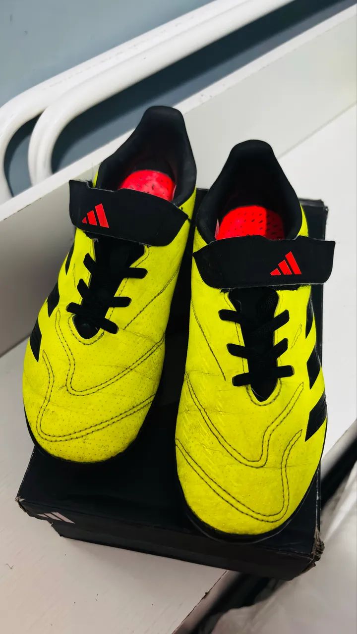 Chuteira society adidas tamanho 34 - Calçados - Vila Hebe, São