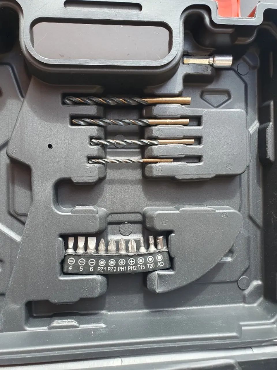 Furadeira Parafusadeira 12V The Black Tools + Maleta | Em até 10x no Cartão  - Foto 2
