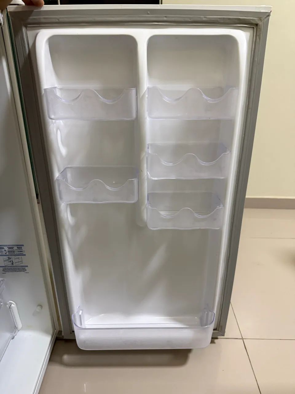 FRIGOBAR ELECTROLUX 122L - Foto 4