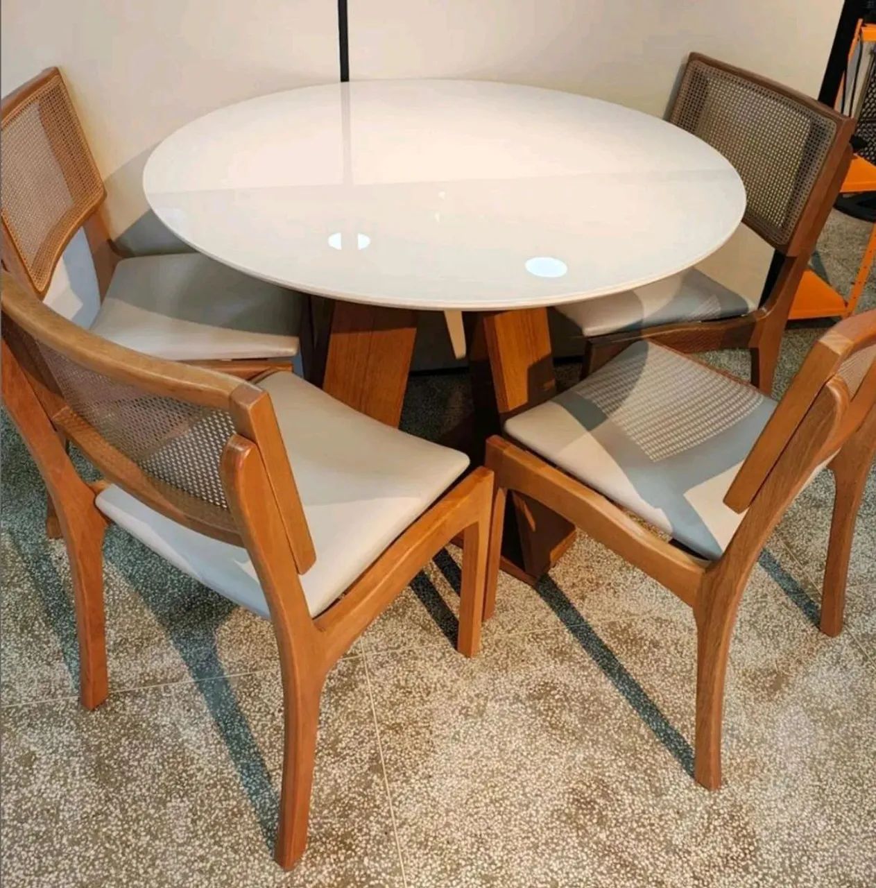 Mesa de jantar celestial redonda 