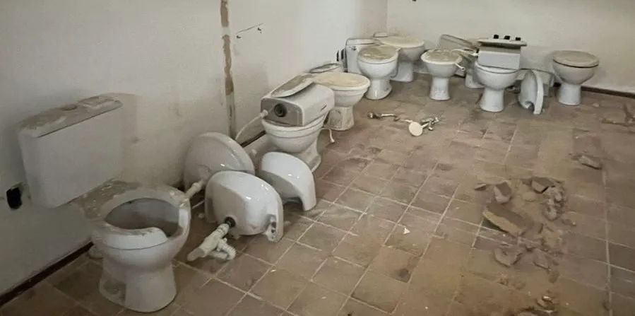 Lavatórios e Vasos Sanitários com caixa acoplada 