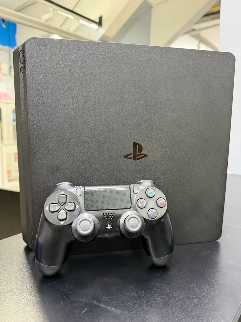 PlayStation 4 slim 