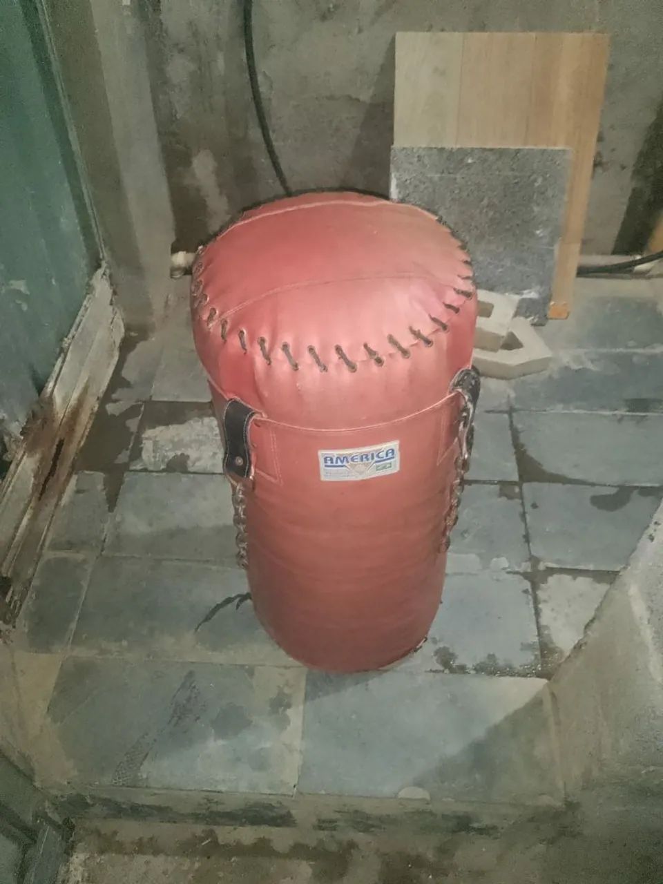 Vendo saco de pancadas profissional 