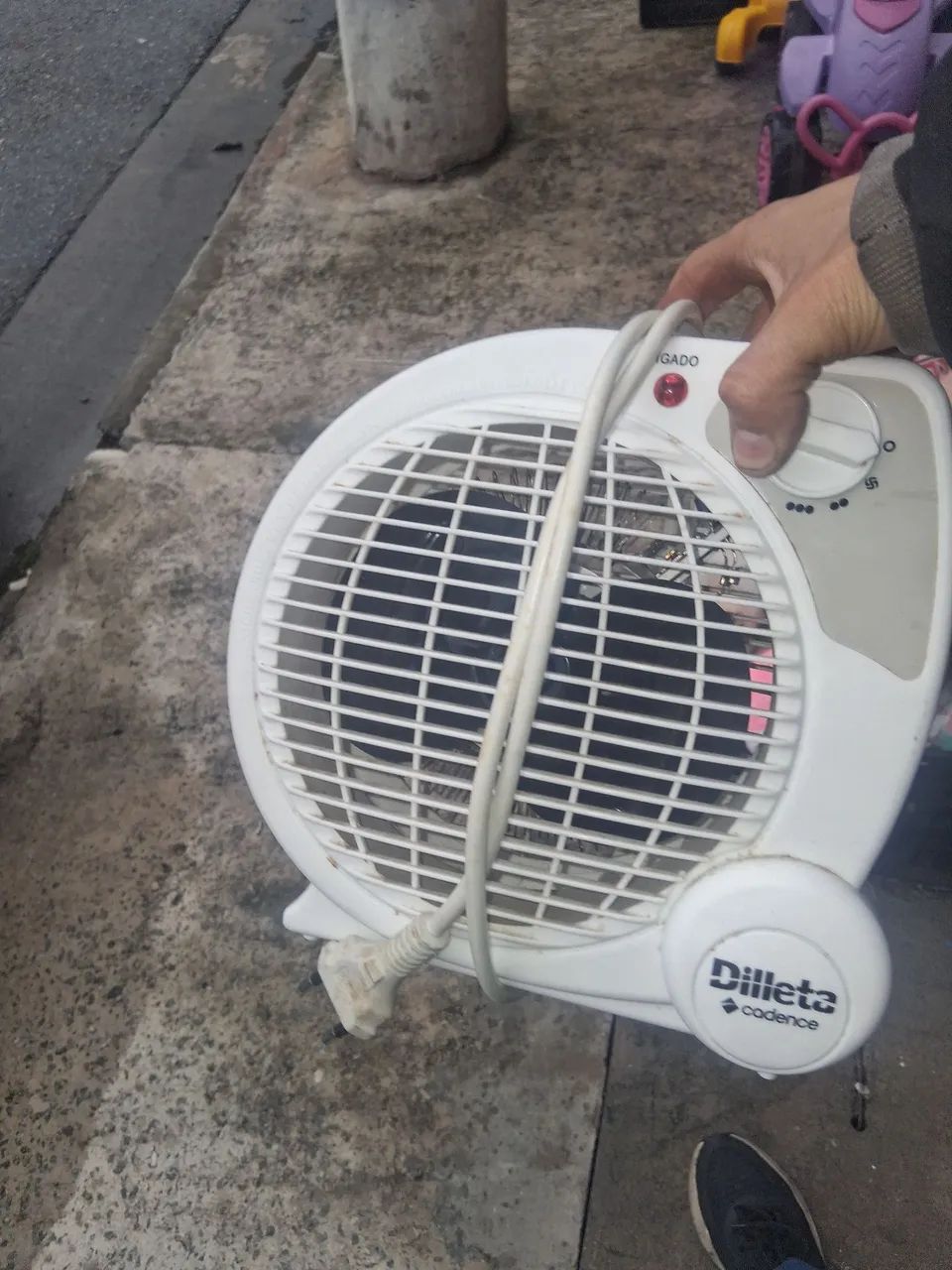 Ventilador e aquecedor de mesa muito bom 