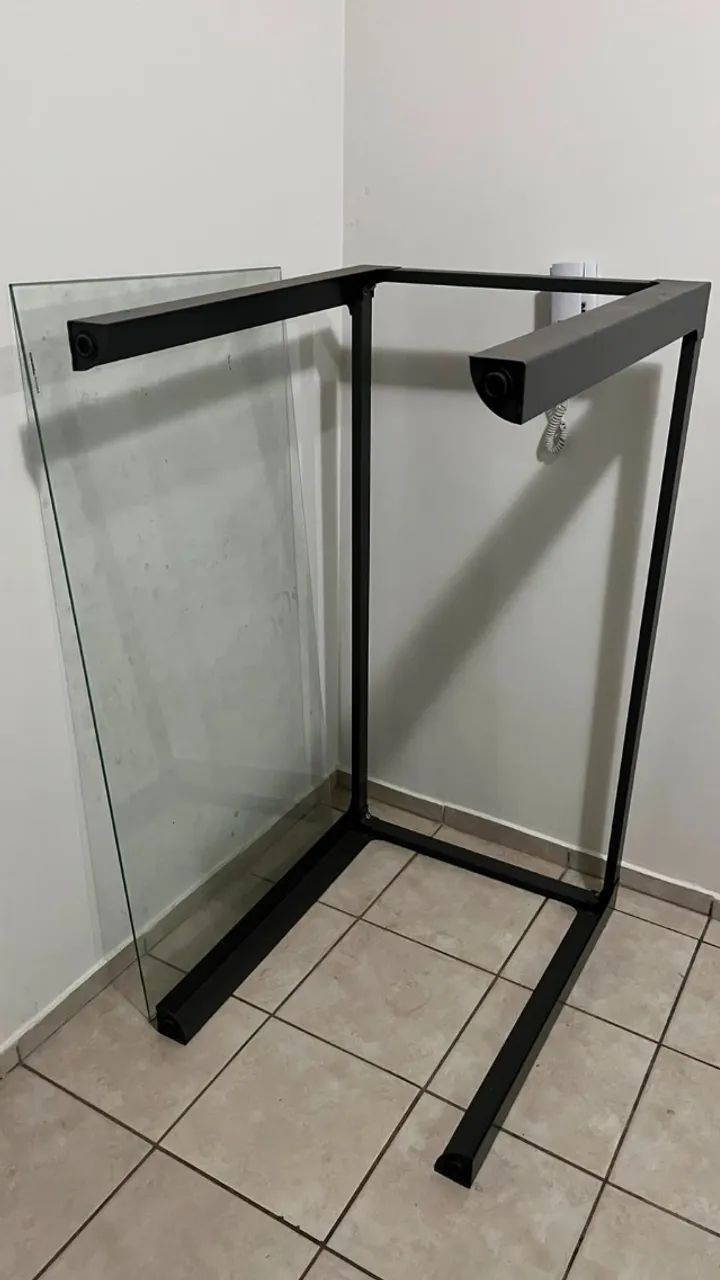Mesa de Escritório Estilo Industrial com Tampo de Vidro - Foto 2