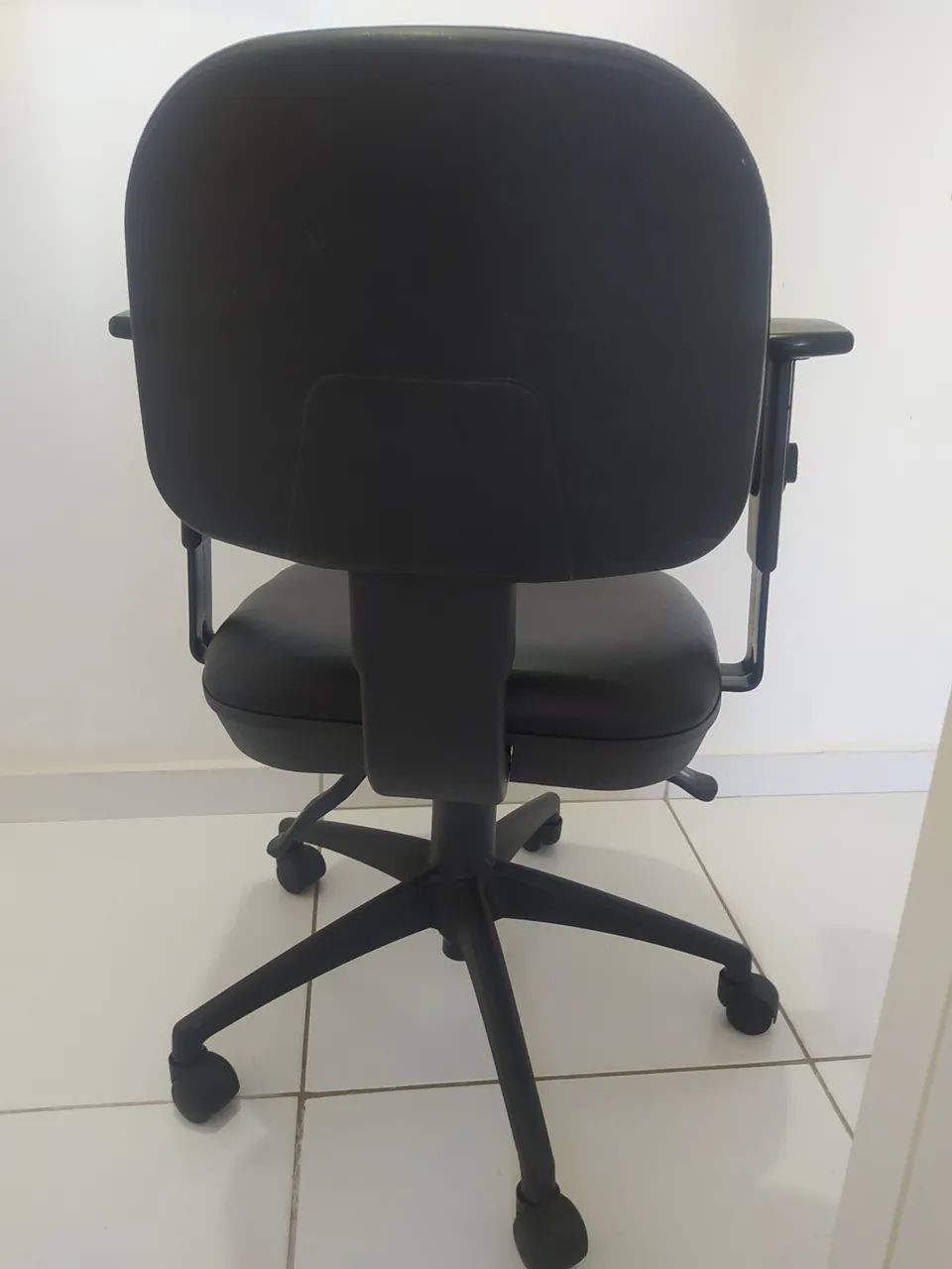 Cadeira Escritório ergométrica Mareli - Foto 2