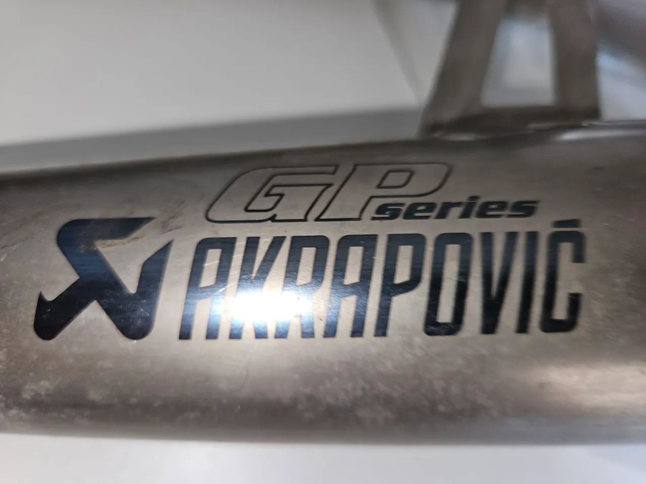 Akrapovic duas cornetas  - Foto 3