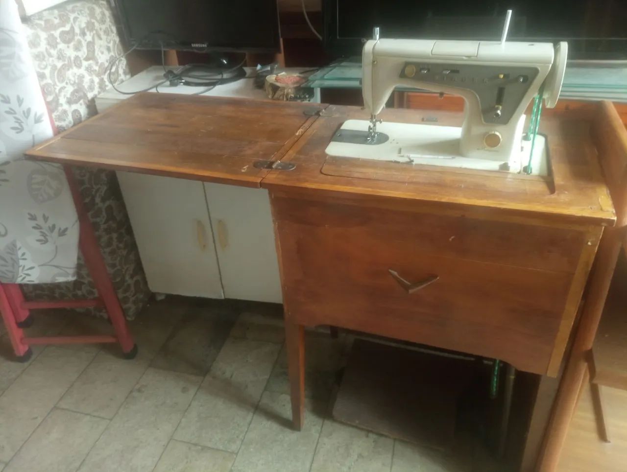 Máquina Singer antiga funciona perfeitamente raridade!