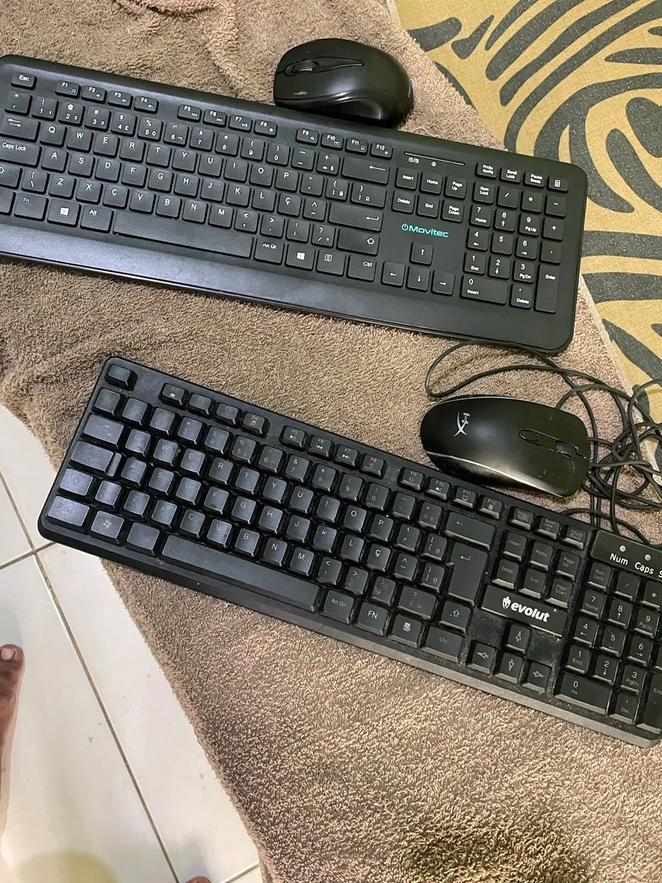 Teclados 1 com fio e 1 sem fio  - Foto 2