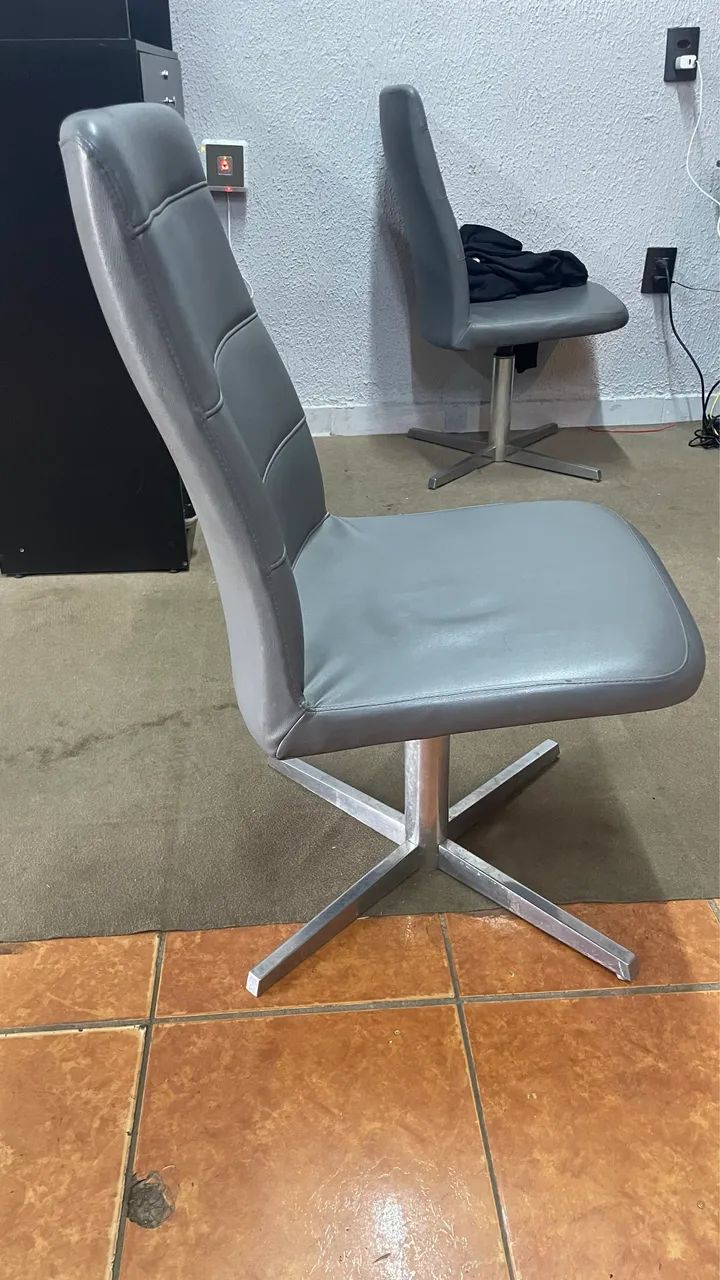 Cadeira de couro e metal  - Foto 3