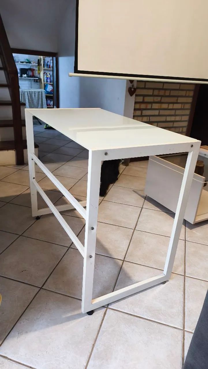 Mesa de escritório de vidro branca