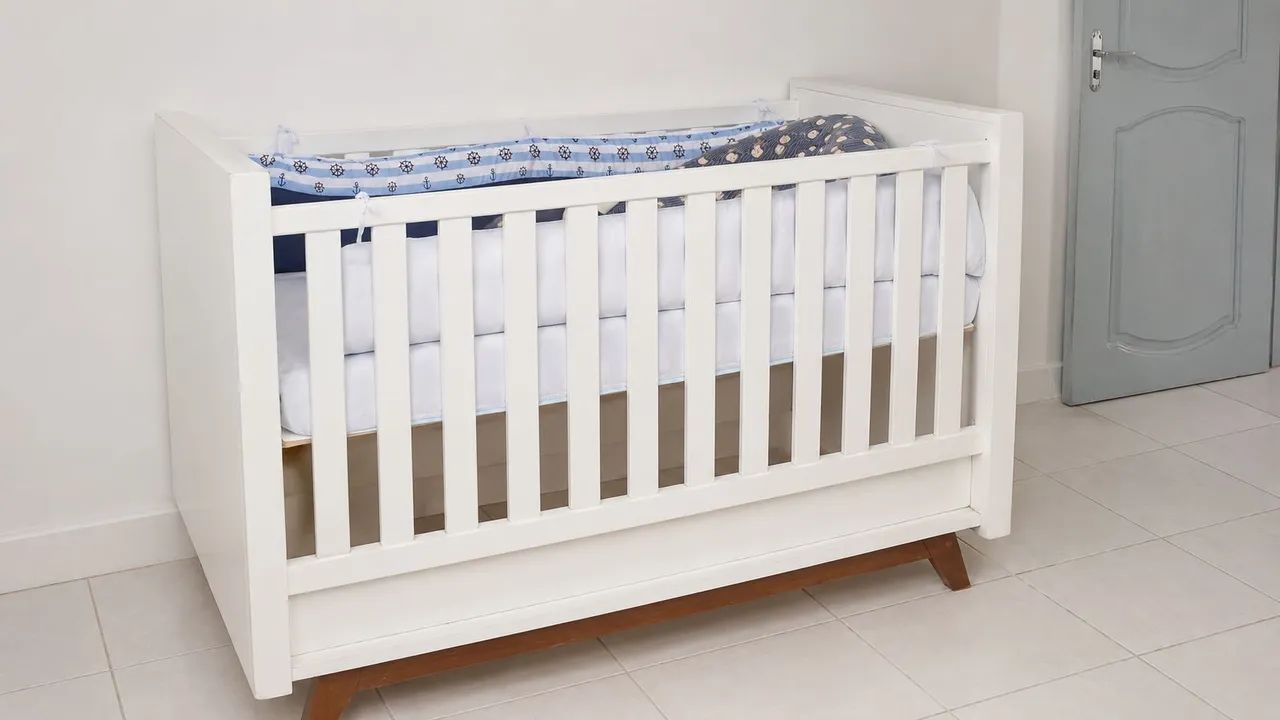 Berço branco completo com enxoval + mosquiteiro - Foto 4