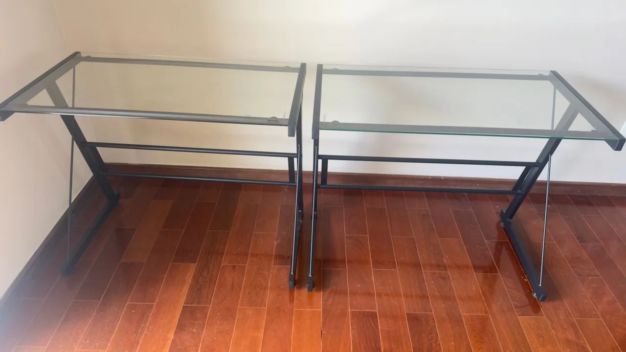 Vendo escrivaninha de vidro e ferro