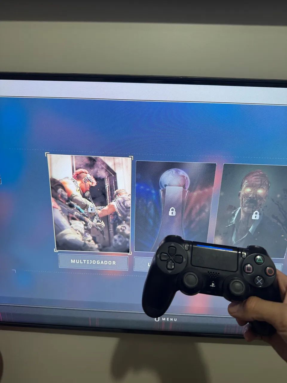 PS4 SLIM - 1TB + 2 controles + Jogo brinde - Foto 2