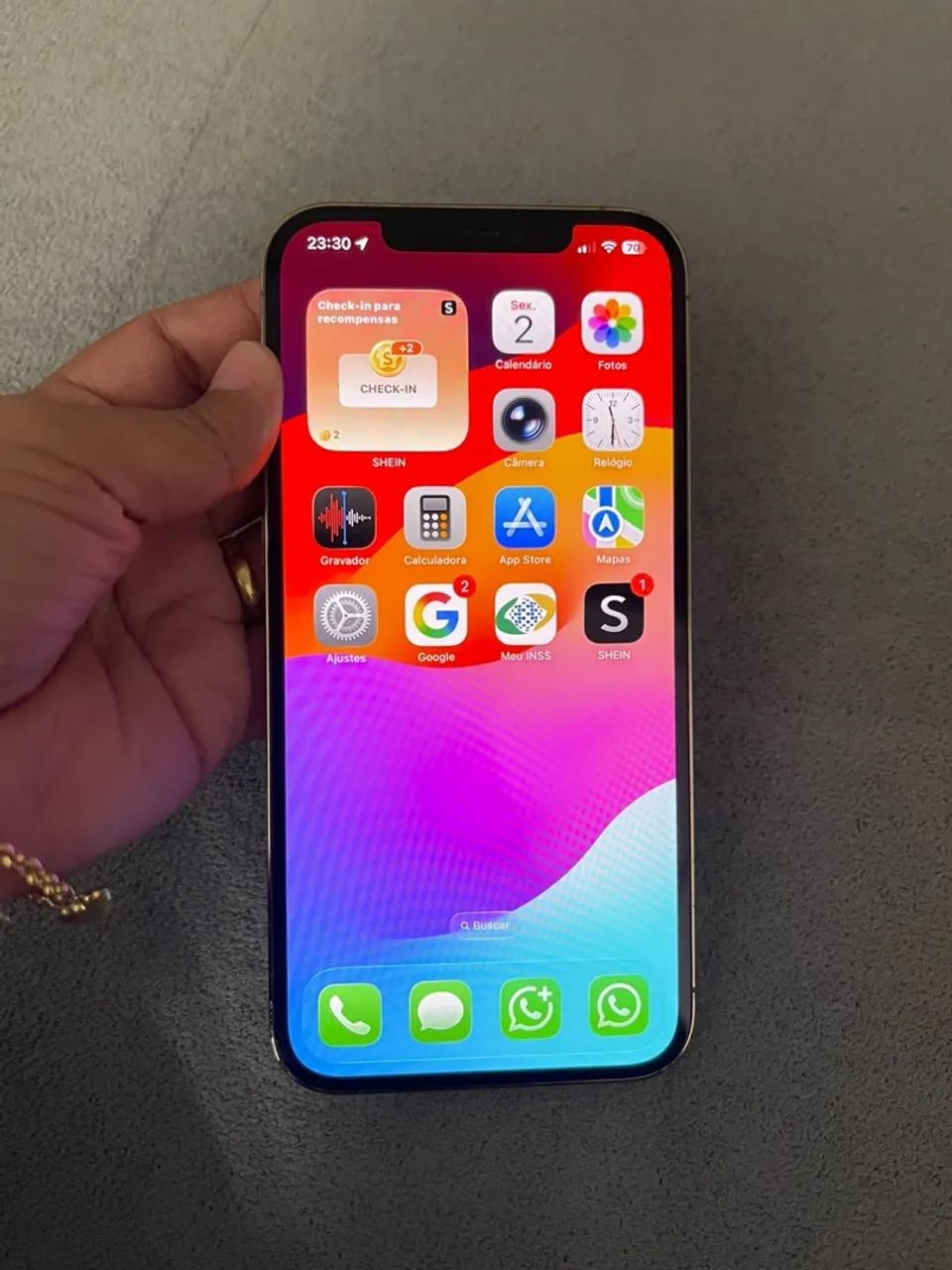 Vendo IPhone 12 Pro Max 256 Gb todo original nunca foi trocado nada - Foto 2