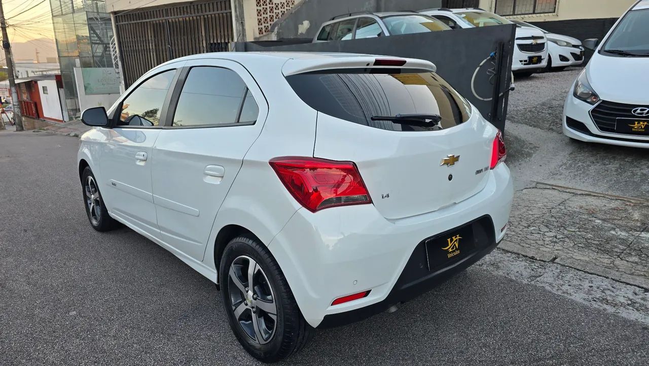 Chevrolet Onix Hatch LTZ 1.4 8V Flexpower 5P Mec. 2017 - Foto 5