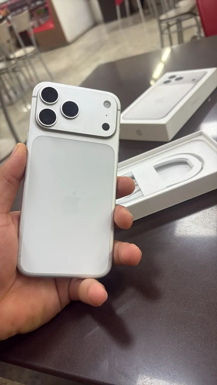 iPhone 17 pro max 100% bateria com caixa  - Foto 4