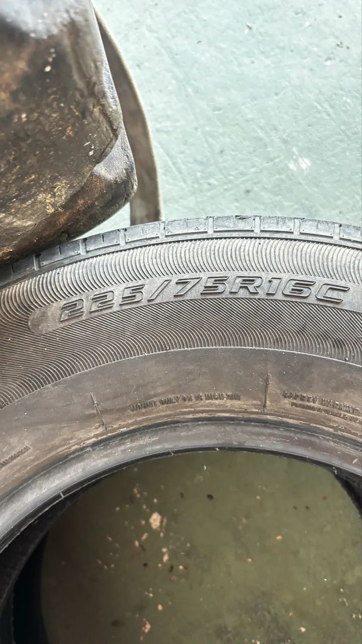 Pneus 225/75/R16C