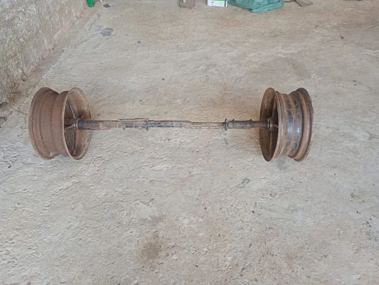 Roda e eixo pra carroça de bucha 