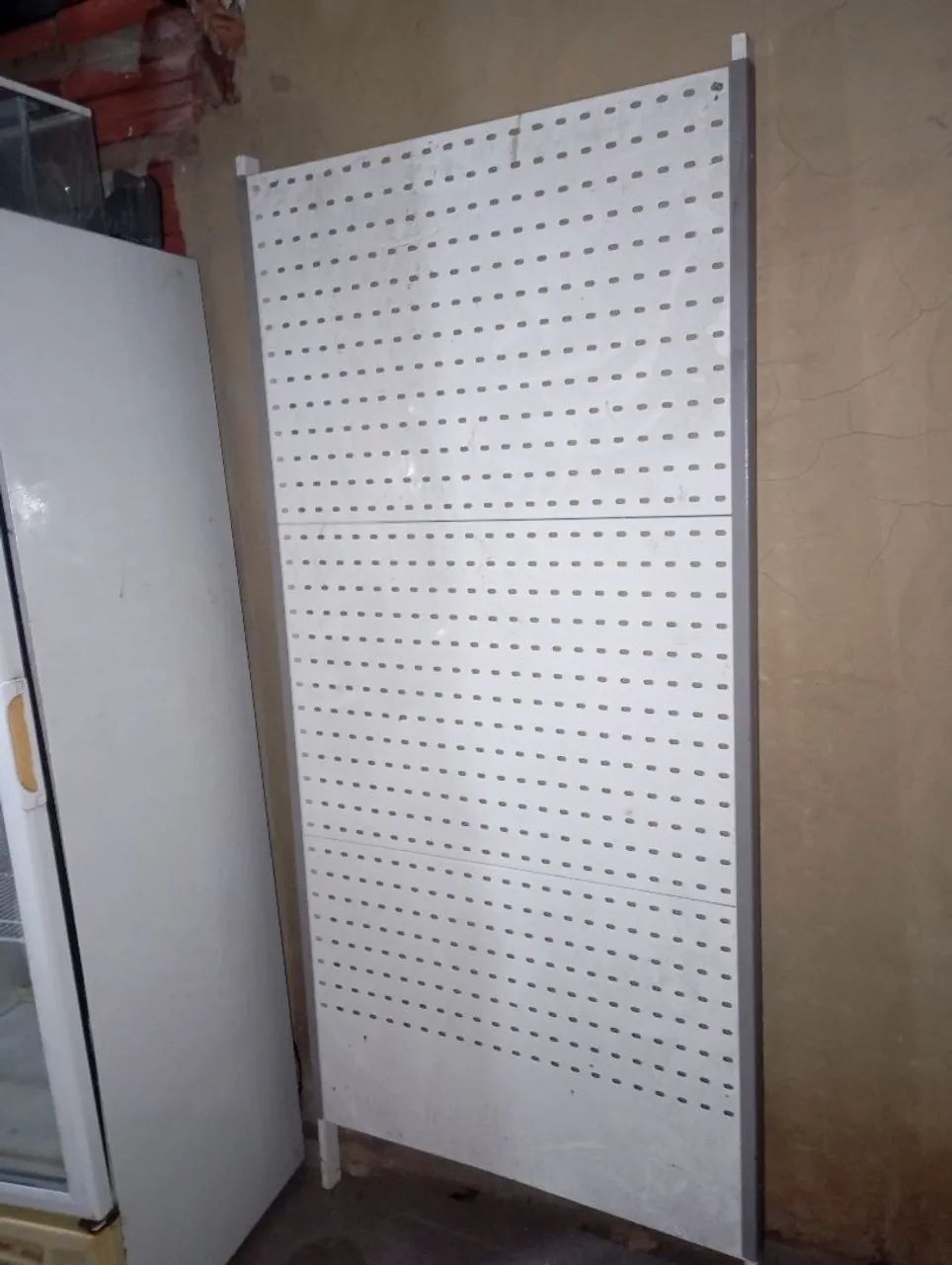 Painel expositor perfurado 