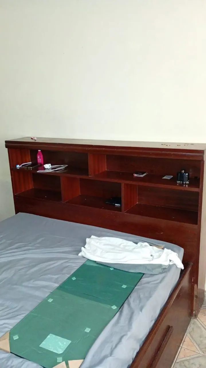 Cama de casal em madeira de lei.  - Foto 2