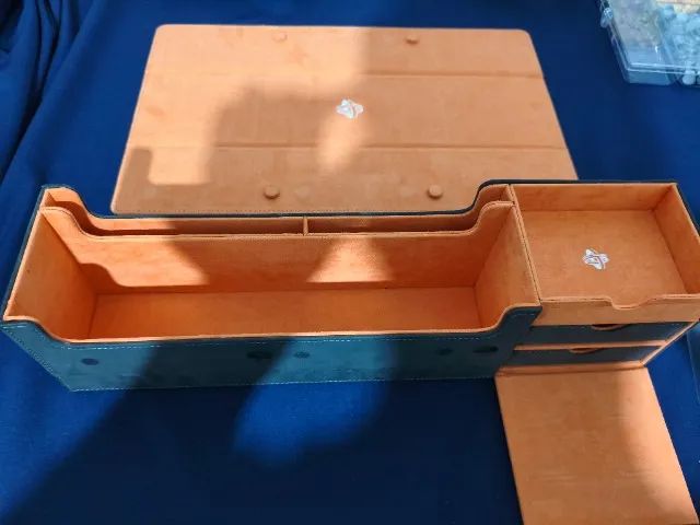 Gamegenic Card's Lair 400+ (pretolaranja) Deckbox