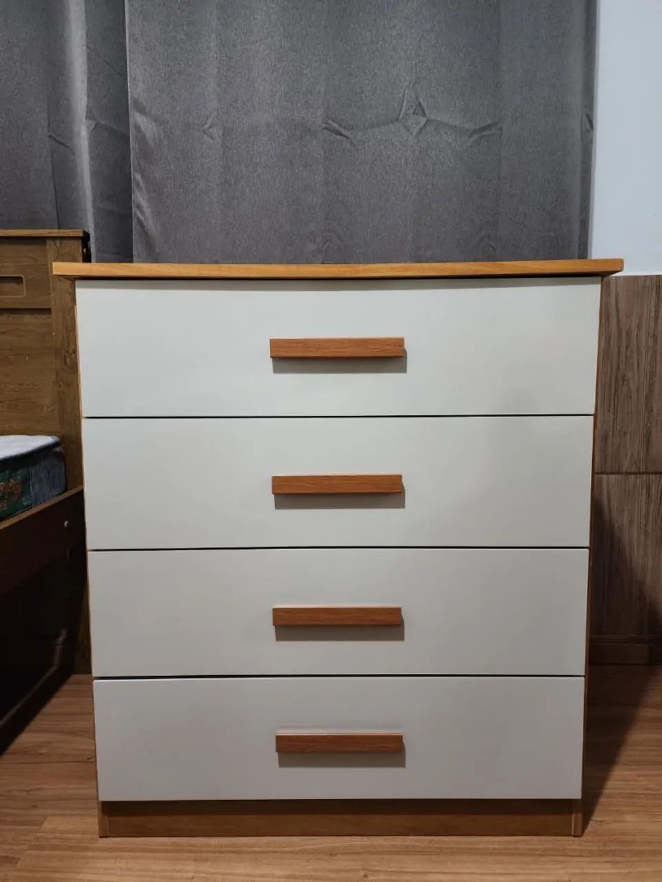 Cômoda e cama com colchão 