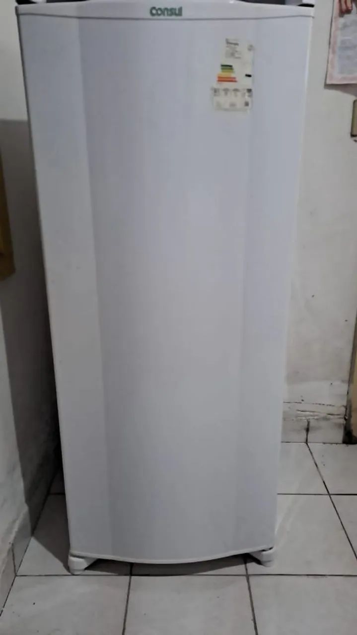 Vende-se uma geladeira Consul