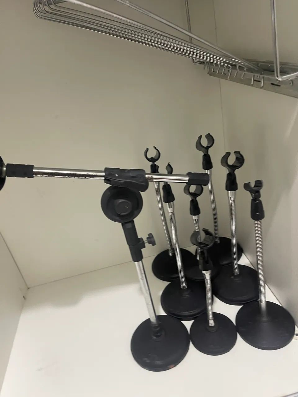 Kit com 9 suportes de mesa para microfone, haste flexível - Foto 2