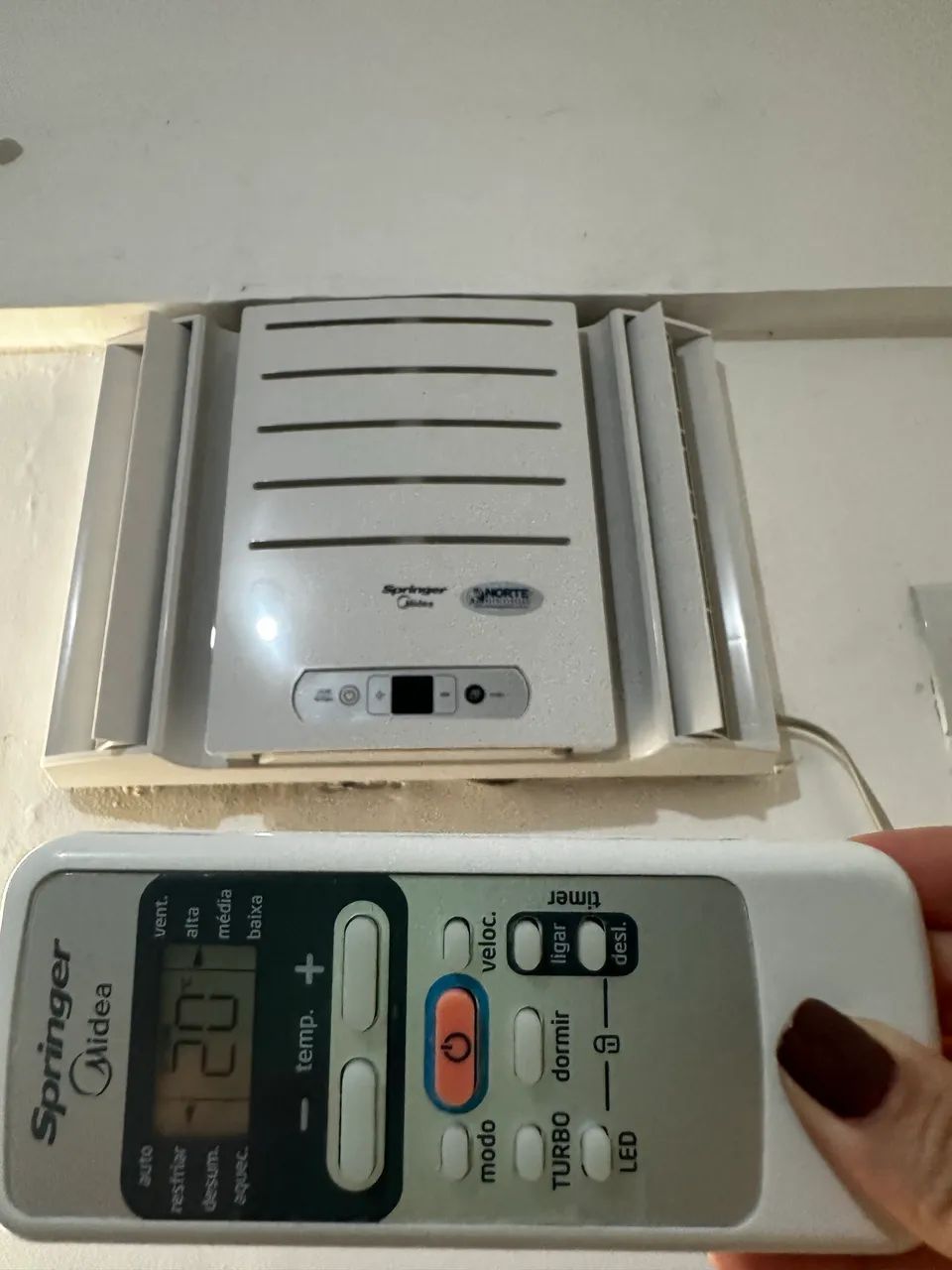 Vendo dois Ar condicionados um de 10000btus com e outro de 7500. - Foto 2