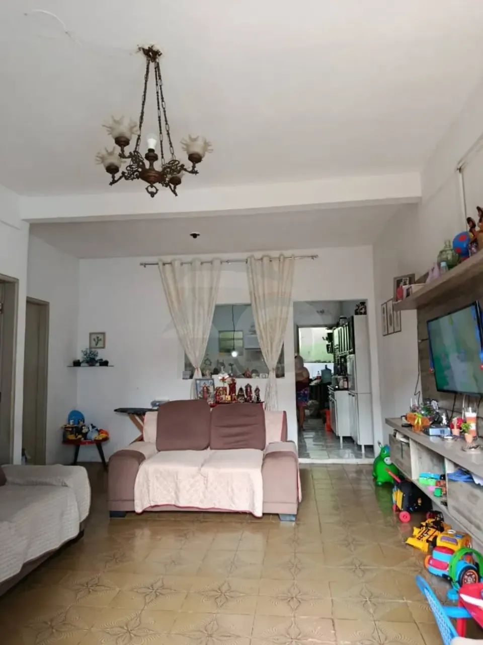 Casa com 6 Quartos, Suíte e 2 Vagas no Eduardo Gomes