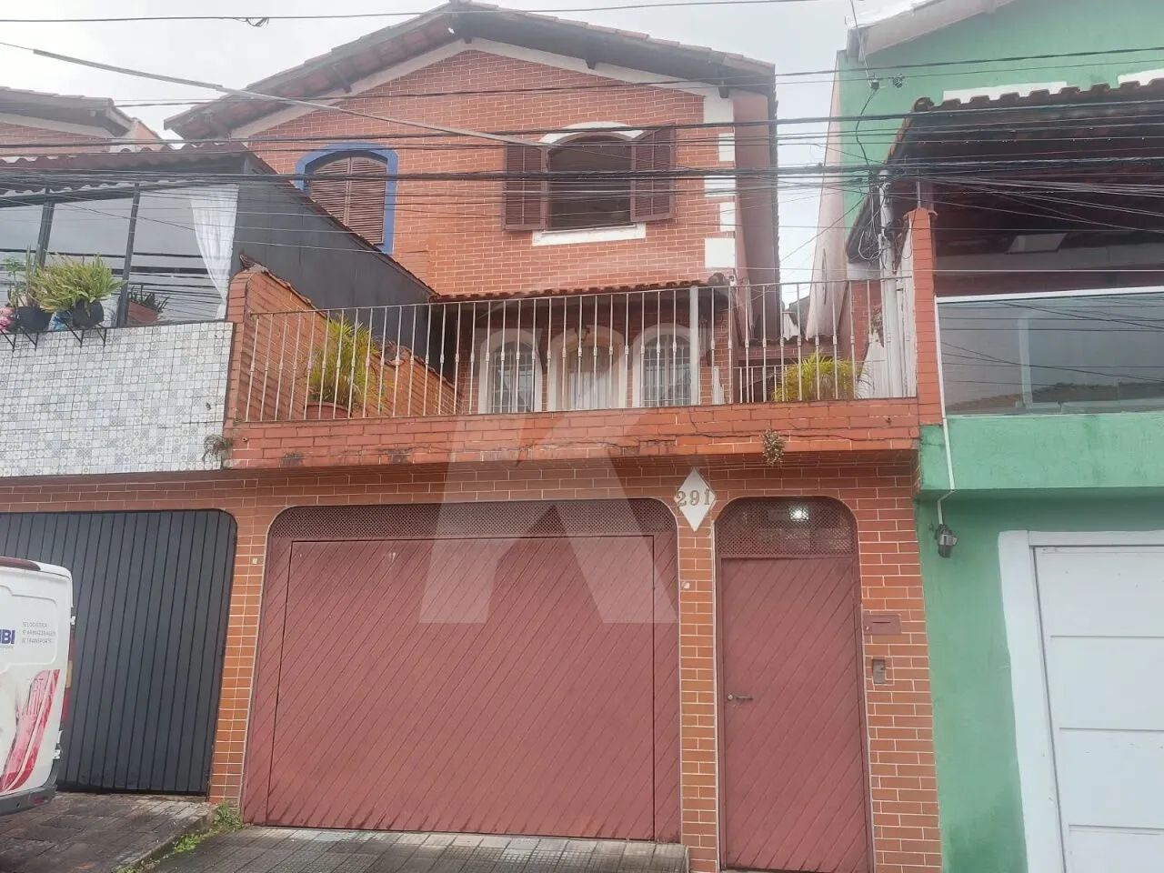 Sobrado com 3 dormitórios e 2 vagas de garagem