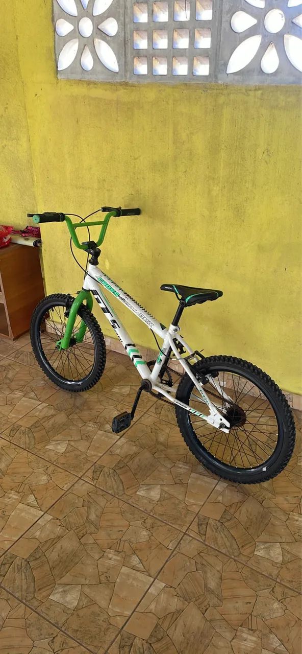 Bicicleta aro 20 em perfeito estado - Foto 2