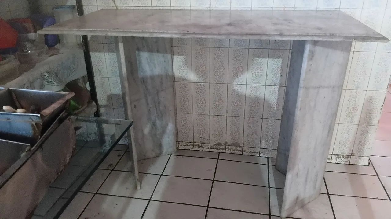 Mesa de vidro com pés de granito - Foto 2