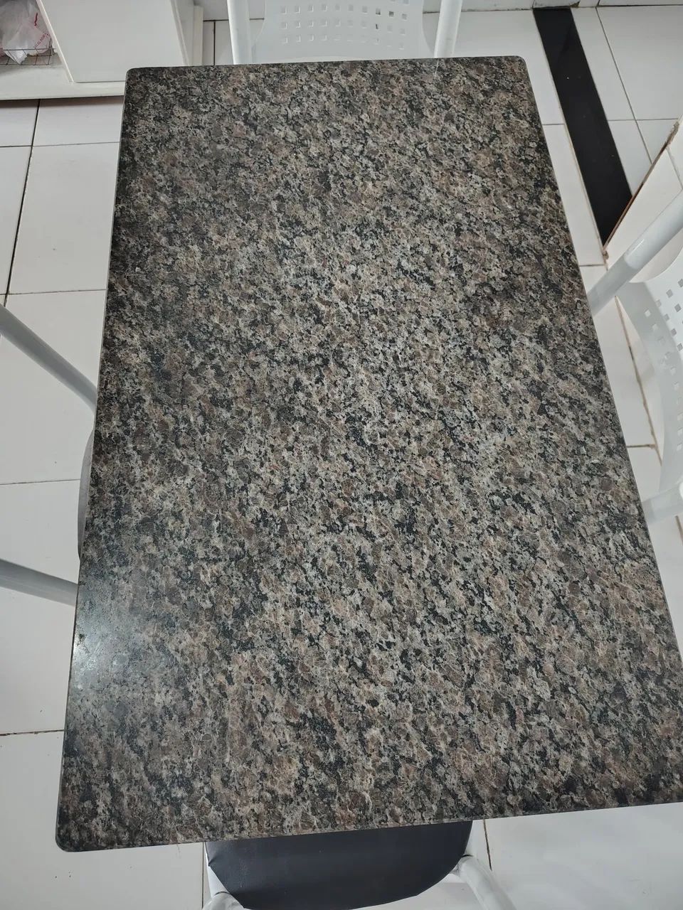 Mesa de Jantar 4 Cadeiras Retangular Aço Tampo Granito Poeme Ciplafe - Foto 3