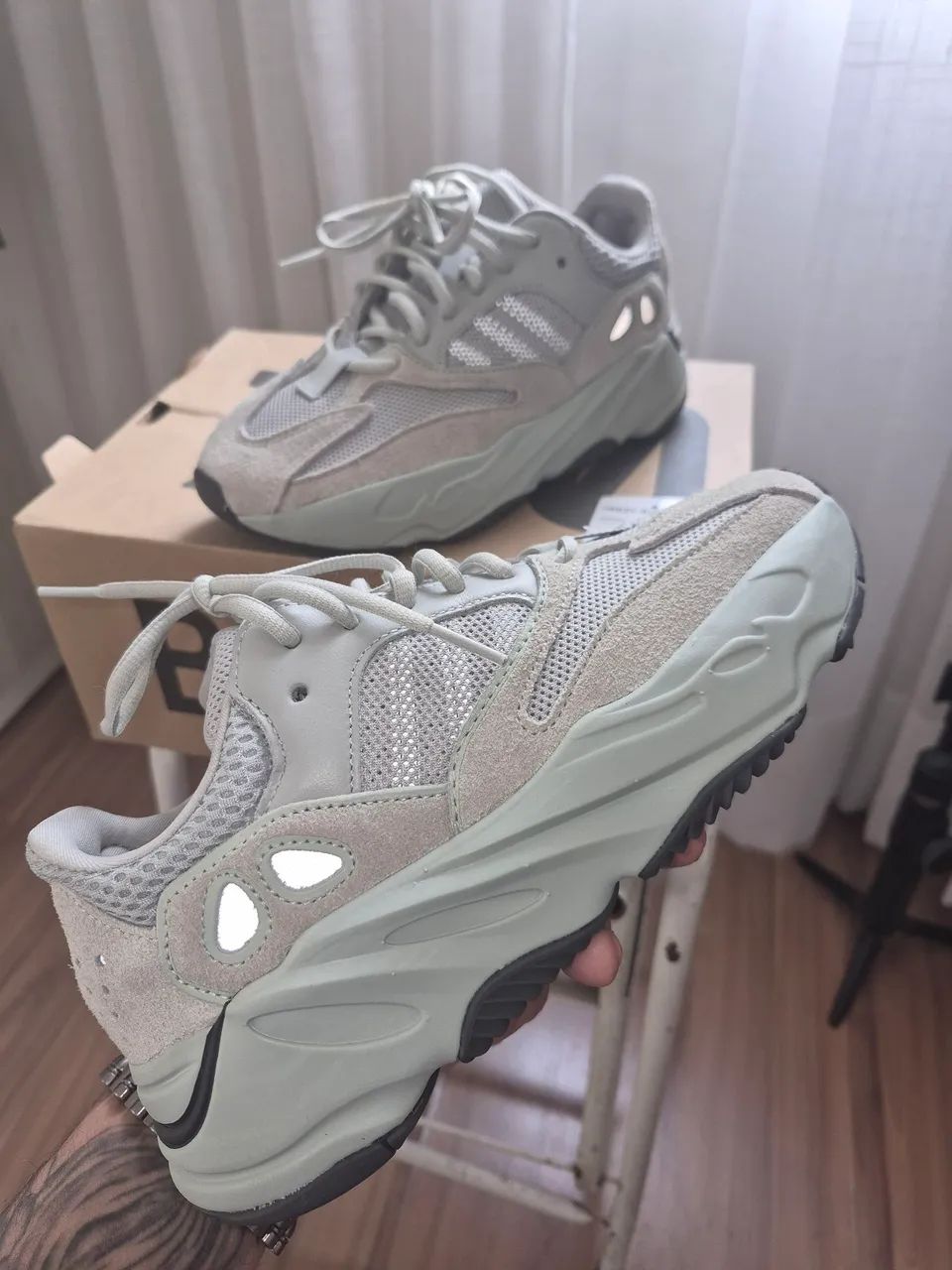 YEEZY 700