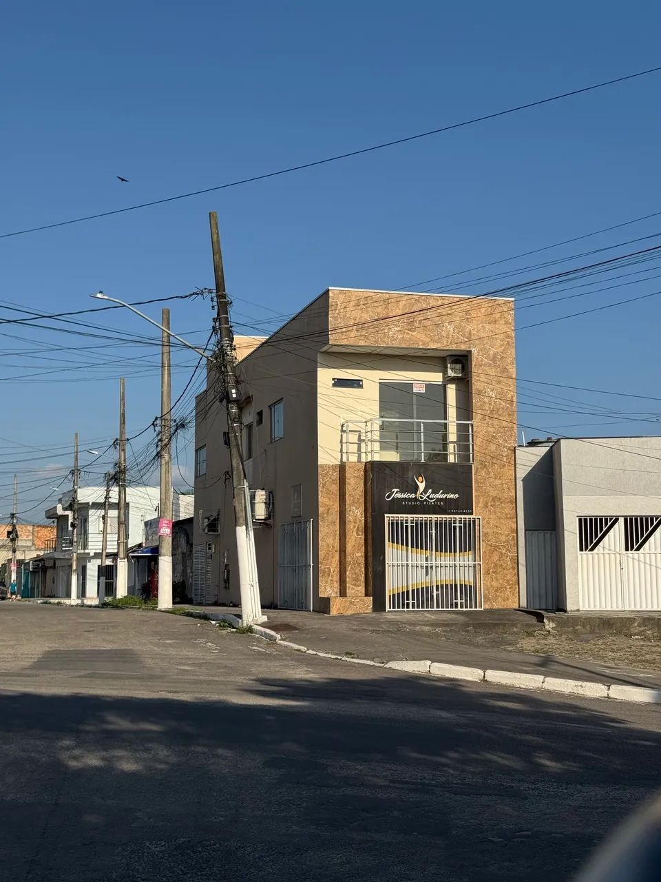 Vendo prédio de esquina 