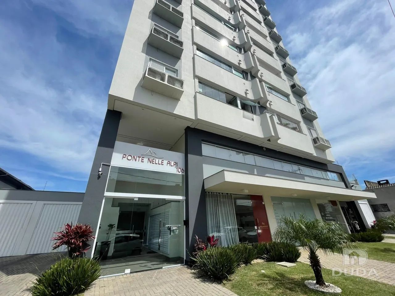 Apartamento semi-mobiliado