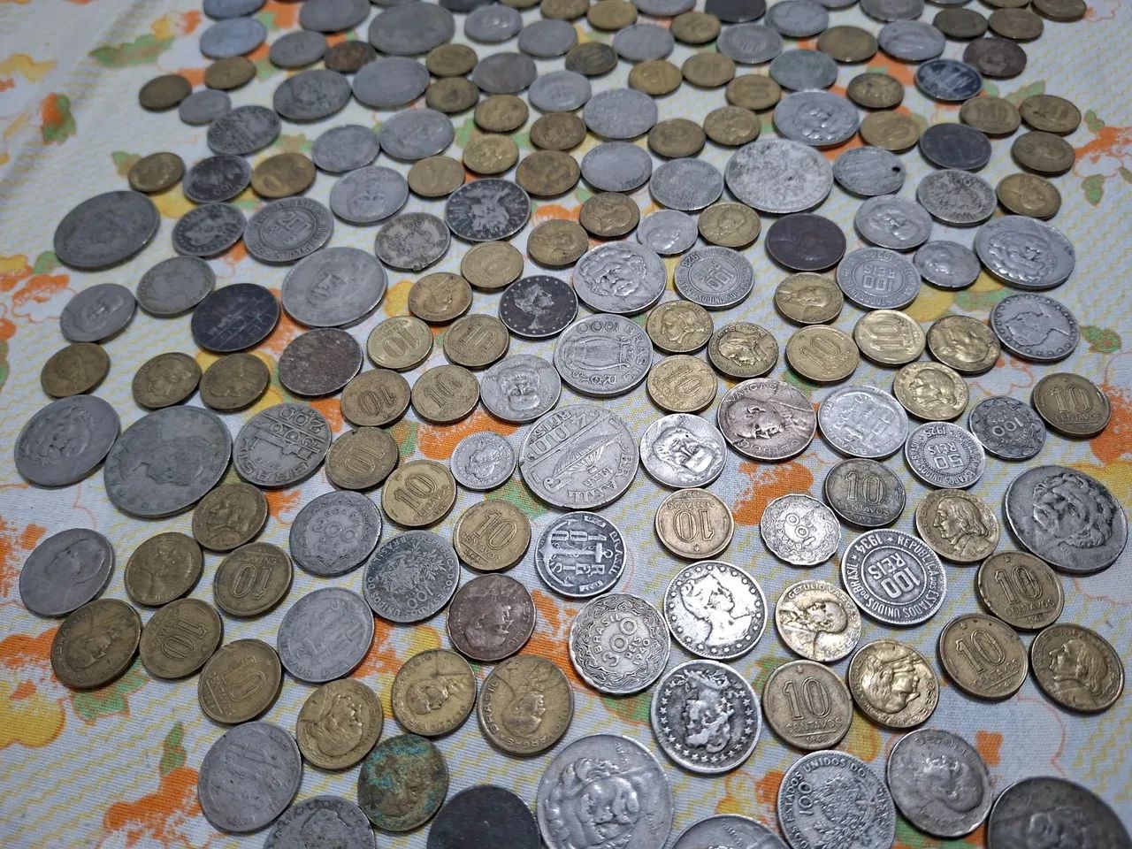 Lote de moedas antigas e raras