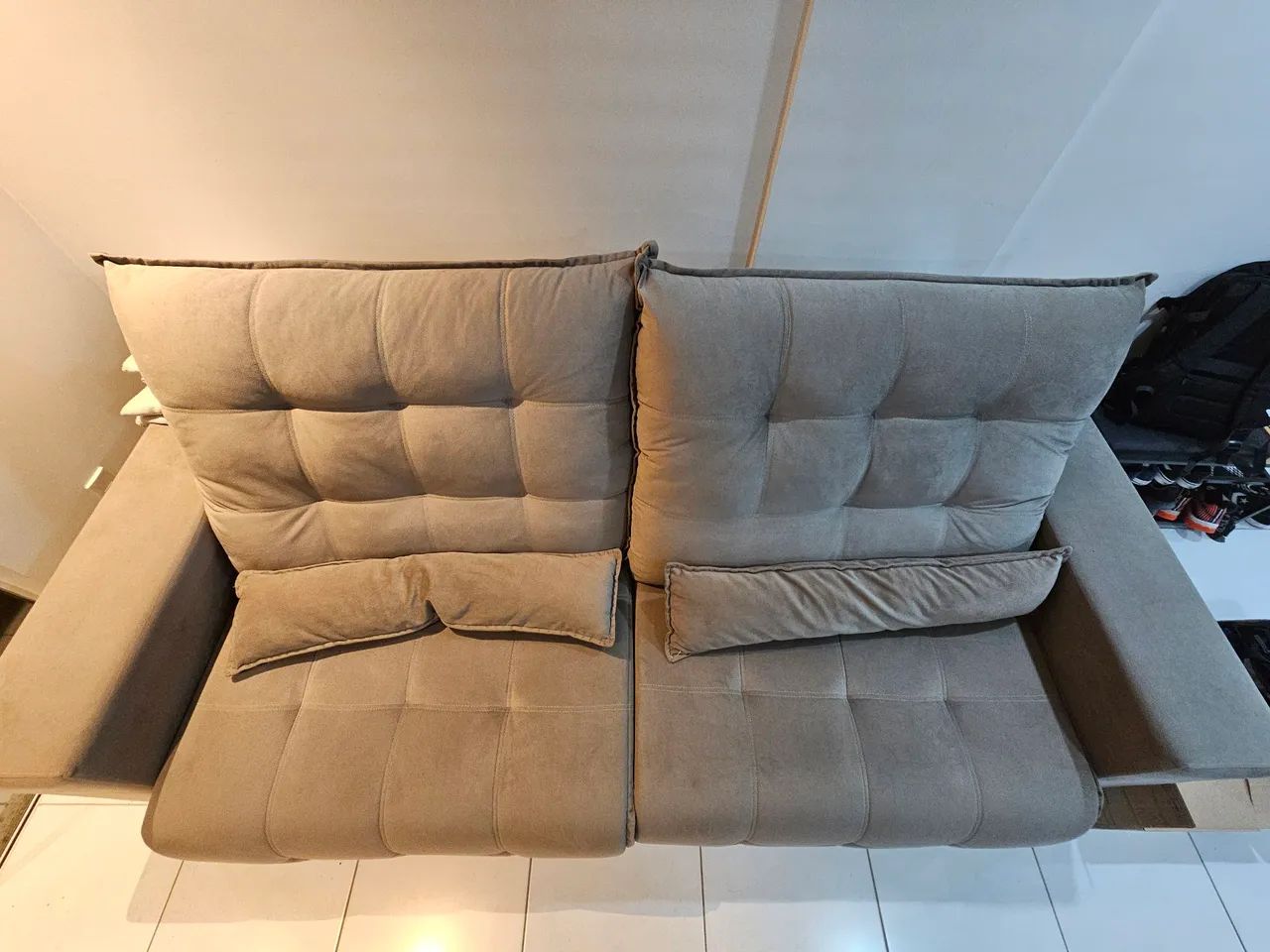 Sofá Cama 2 Lugares Suede Cinza Usado - Foto 4