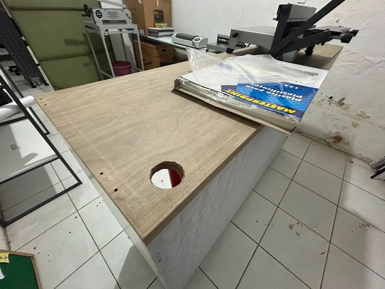 Balcão grande e robusto 100 mdf
