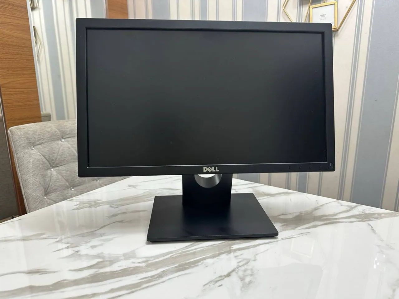 Monitor Dell E1916H