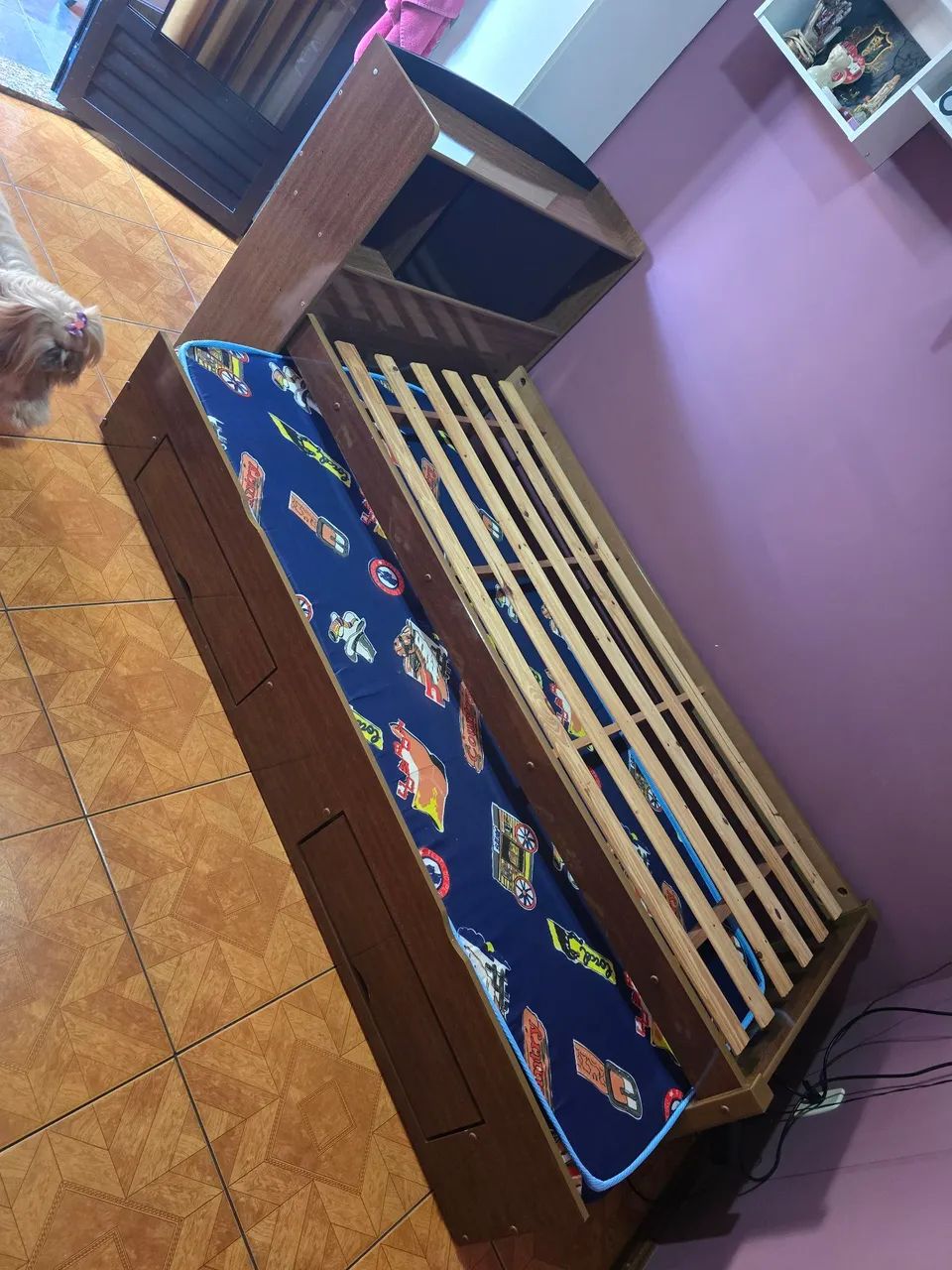 Cama de solteiro com auxiliar
