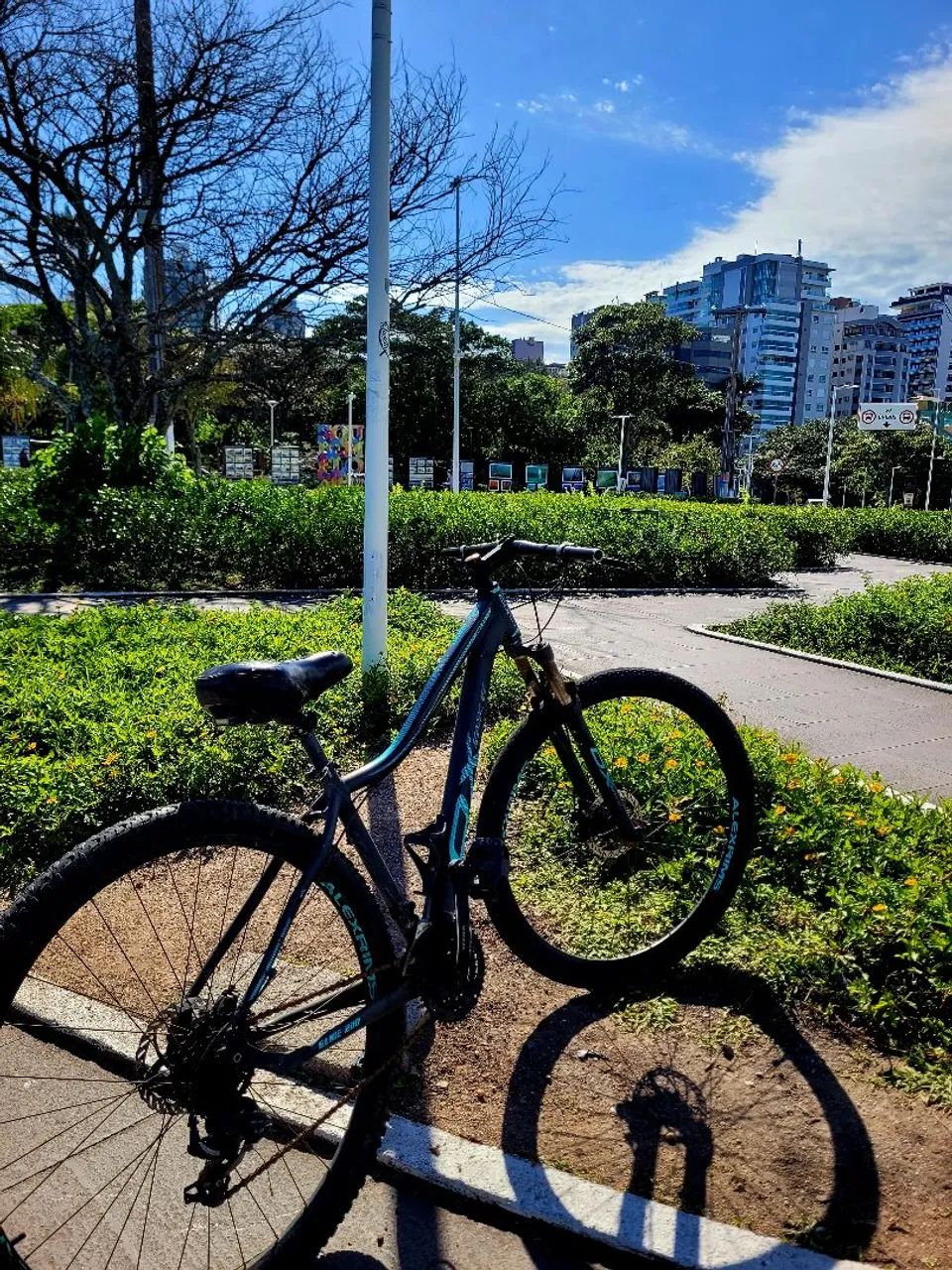 Vendo bike aro 29 perfeito estado - Foto 4