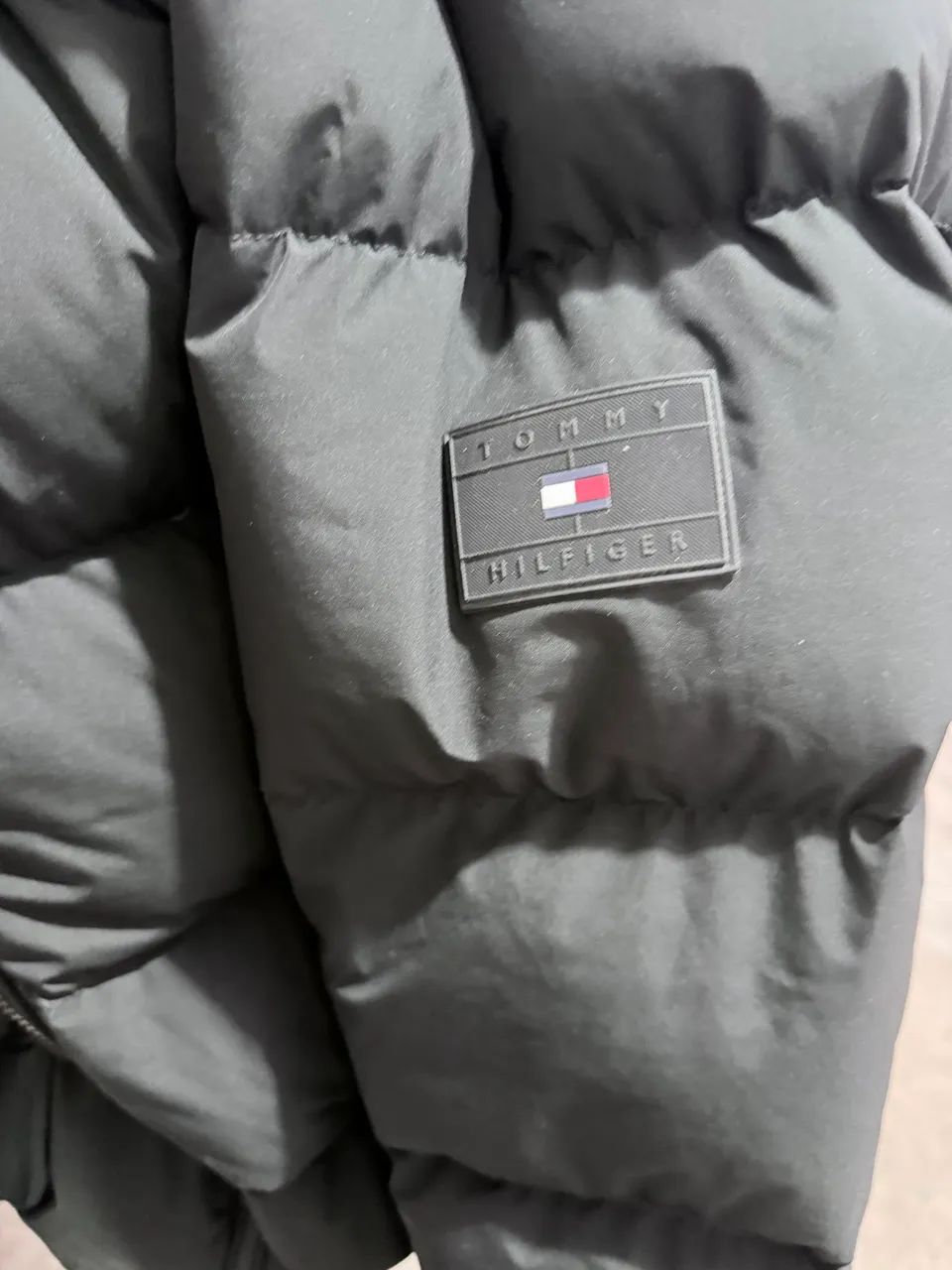 Jaqueta Tommy Hilfiger corta vento puffer com pluma de ganso   - Foto 3