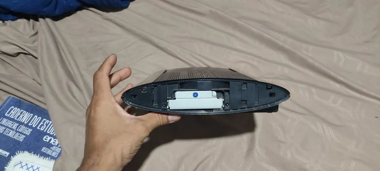 Ps3 slim destravado com dois controles e vários jogos e lojas - Foto 4