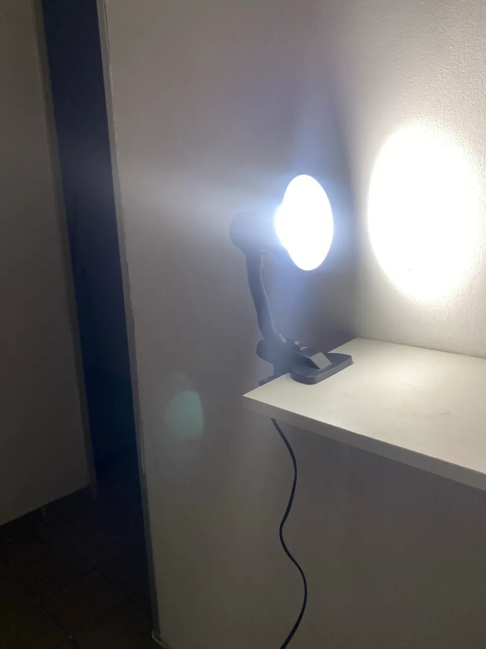 Iluminária de Mesa com Garra - Foto 4